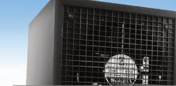 Eagle 5000 E air purifier, front grille